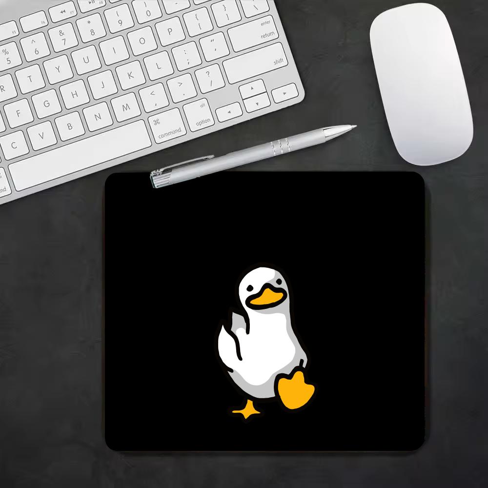 لوحة ماوس صغيرة بنمط الإوزة ال - مراجعة Desk Setup Black وسعره